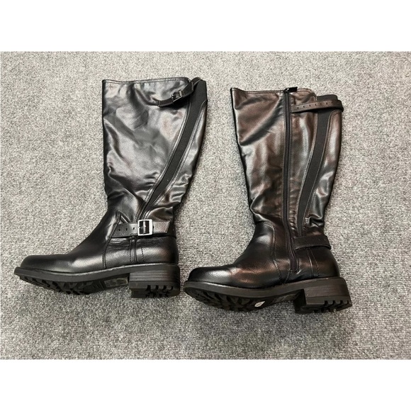 torrid Shoes - Torrid Boots  8 WW Wide calf  Black Goth Punk
